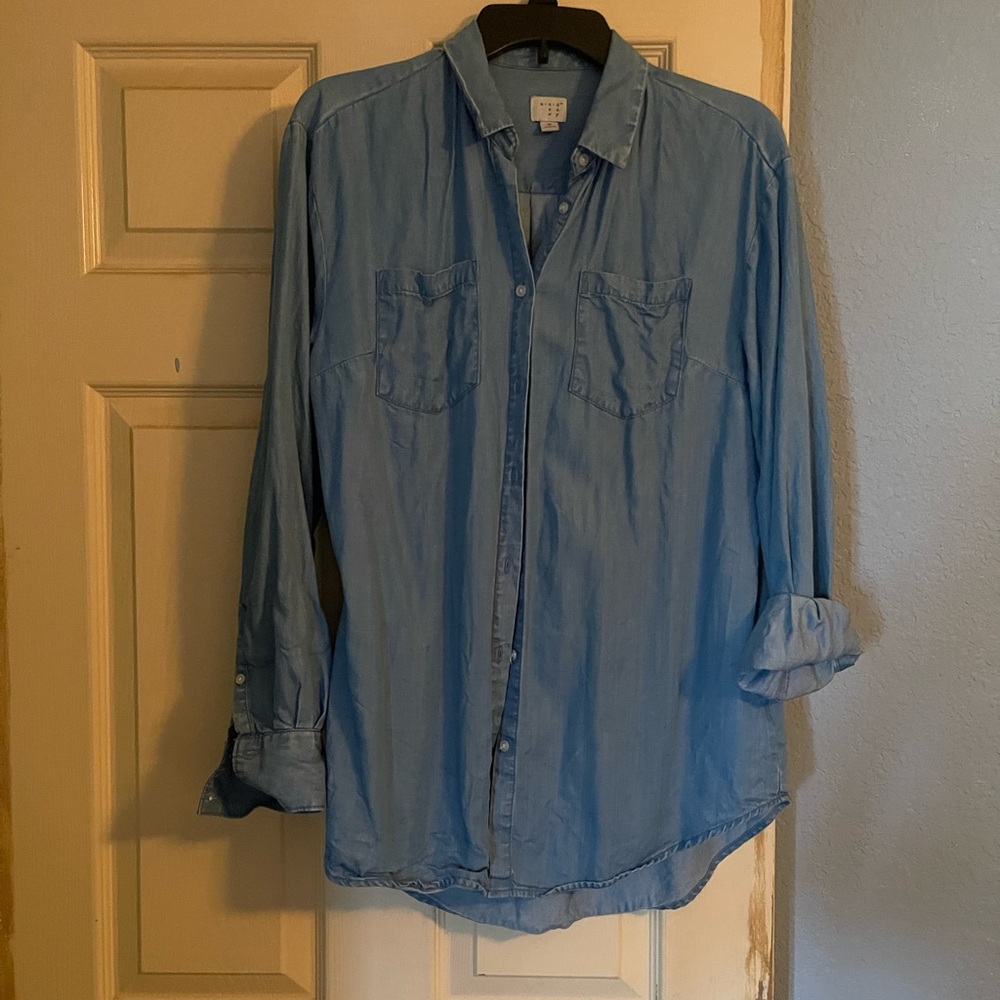 Women's Light Blue Button-Up Blouse